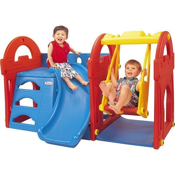 Игровой центр Haenim Toys Маленький замок HN-709 с горкой и качелями фото 1