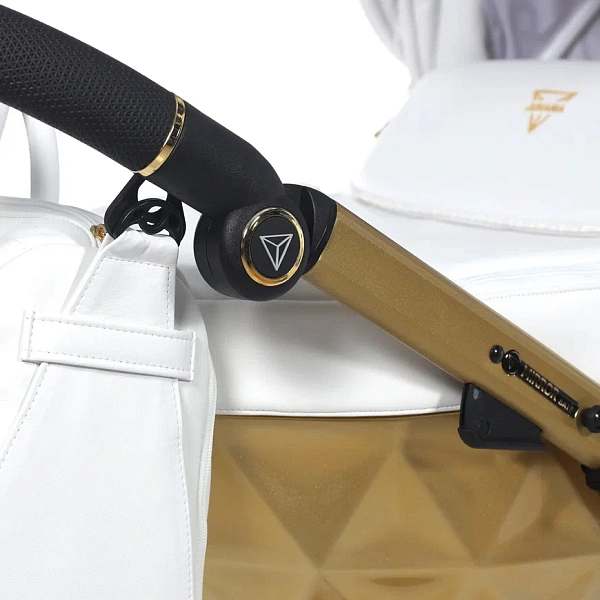 Детская коляска Junama Diamond Mirror Satin V2 2 в 1 на золотой раме фото 8