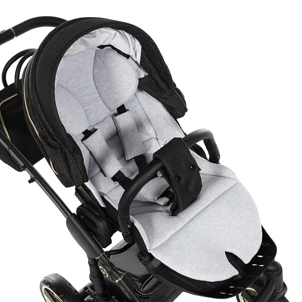 Детская коляска Junama Diamond Mirror V2 3 в 1 на черной раме фото 11
