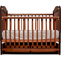 Детская кроватка Счастливый Малыш Дюймовочка, продольный маятник (Орех с оттенением) — Фото